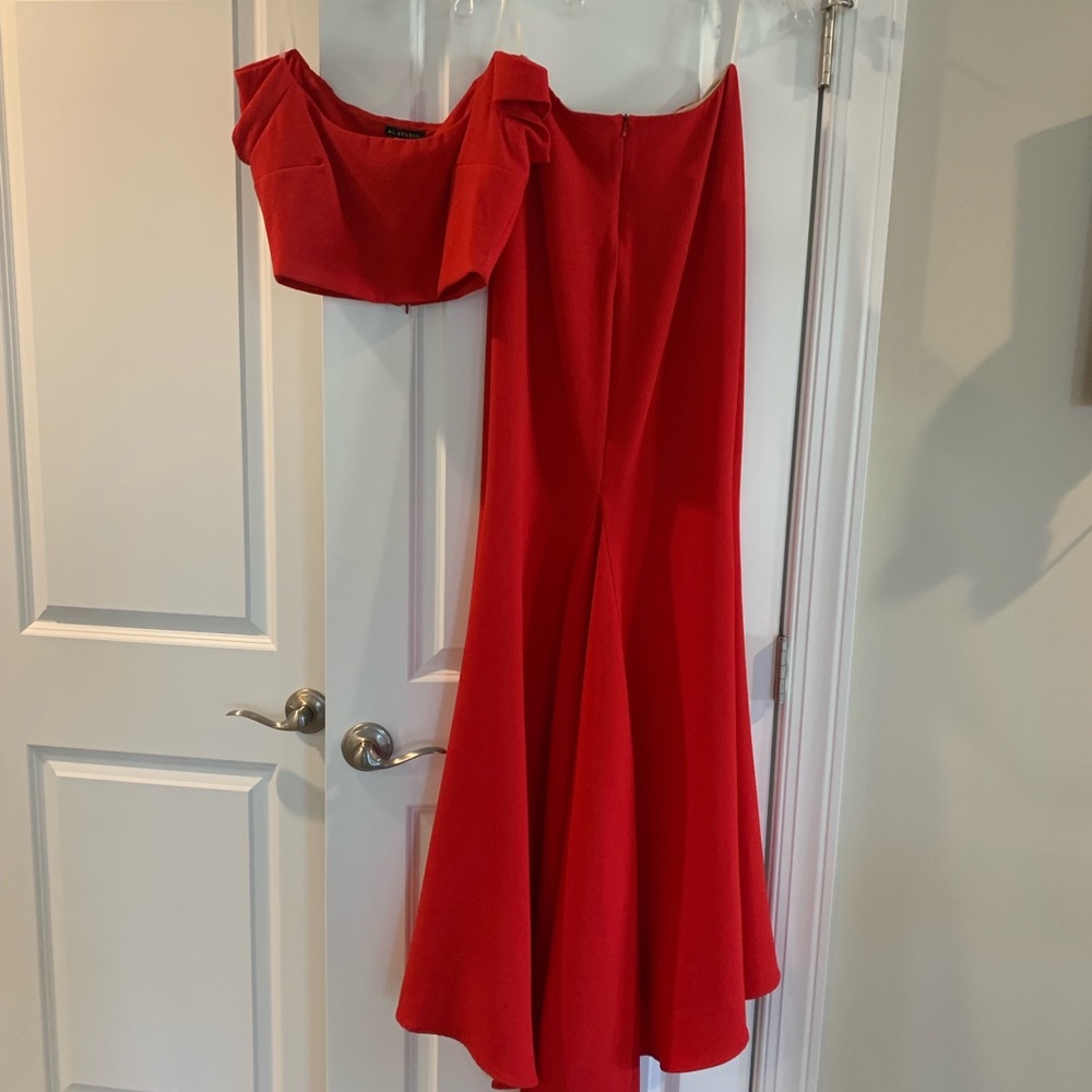 Two piece set - Picture 2 of 2